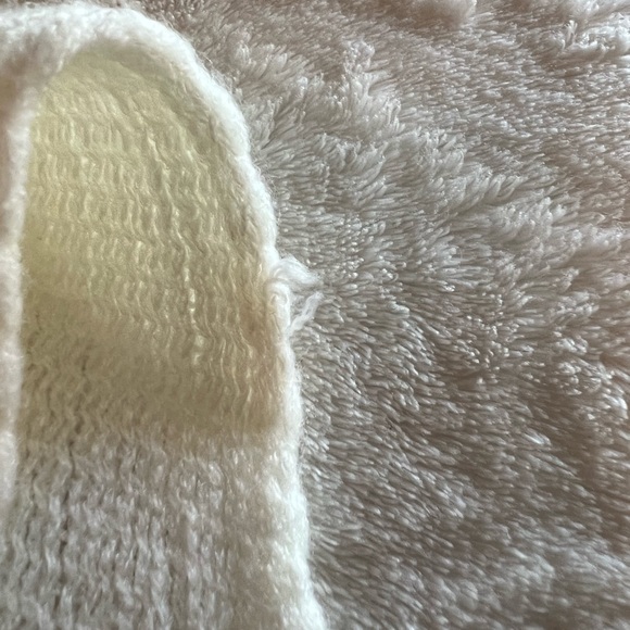 White poncho type with silver inlay in yarn - Picture 4 of 5